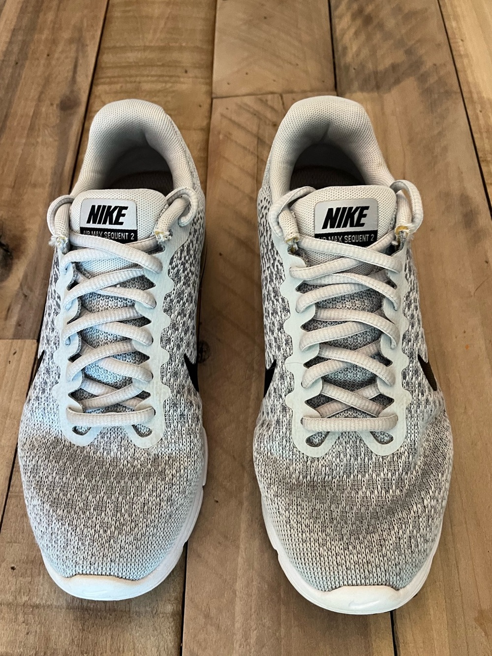 Nike Women Airmax Sequent 2. Women Size 7. (852465-001)